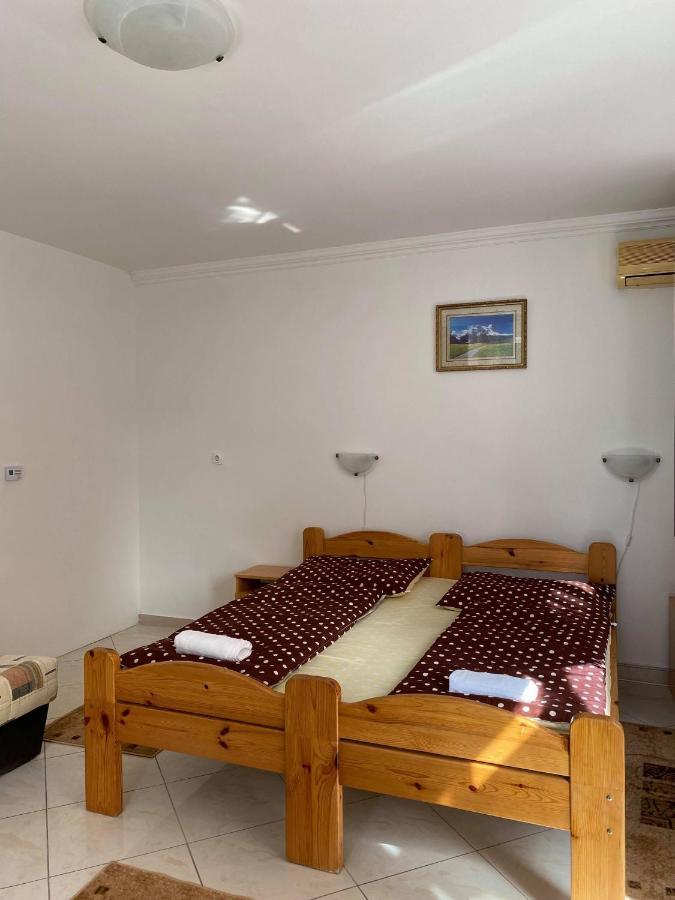 Birta Apartman Hajduszoboszlo Exterior foto